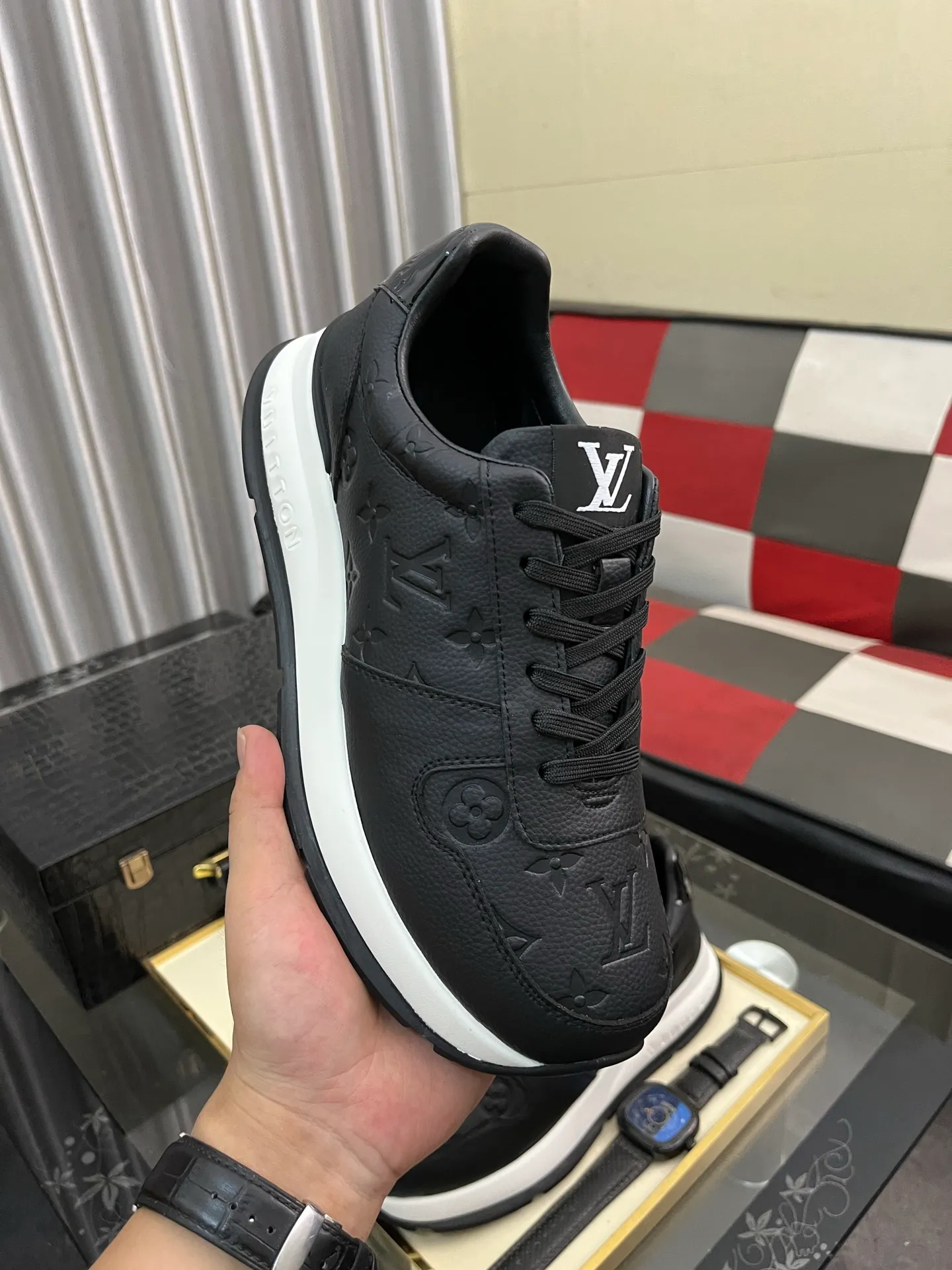 Men's men's shoes💰458⌚️⌚️ Loui* Vuitto* - Louis ** donkey's new color men's trainer sneakers, this LV Trainer sneaker is made of calfskin and breathable mesh, showing pure colors, the #54 logo on the back traces the brand's birth in 1854, the designer's handwritten brand logo embellishes one side, virgil Designed by abloh himself, it is a very commemorative sneaker. The new lv Louis Vuitton loui* vuitto* trainer sneaker low casual sports culture versatile basketball sneaker. Size: 38-443️⃣Colors available